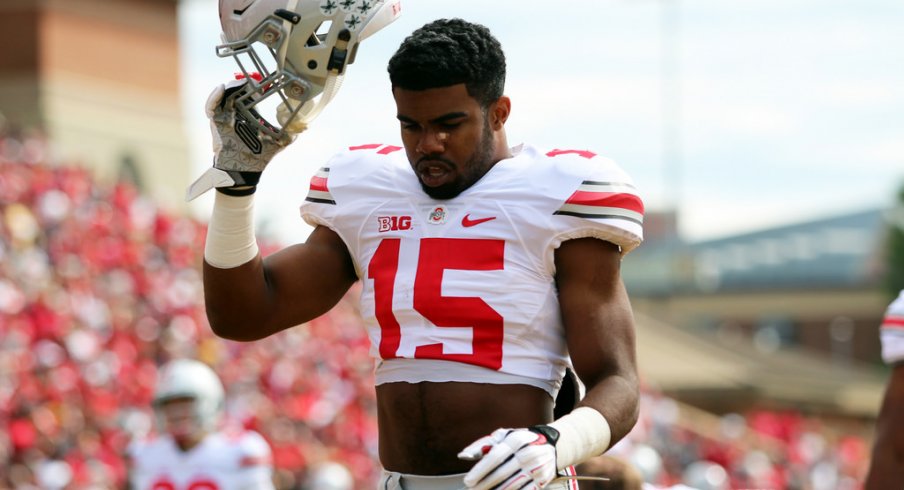 Ezekiel Elliott tips his helmet