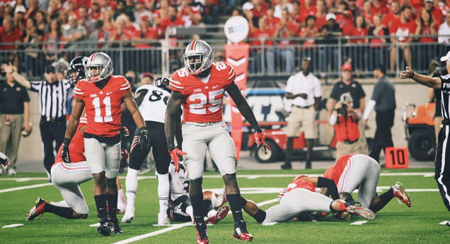 Bri'onte Dunn celebrates against Cincinnati.