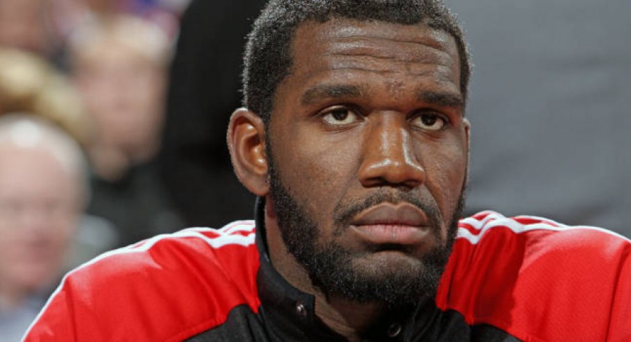 Greg Oden signs with the Jiangsu Dragons.