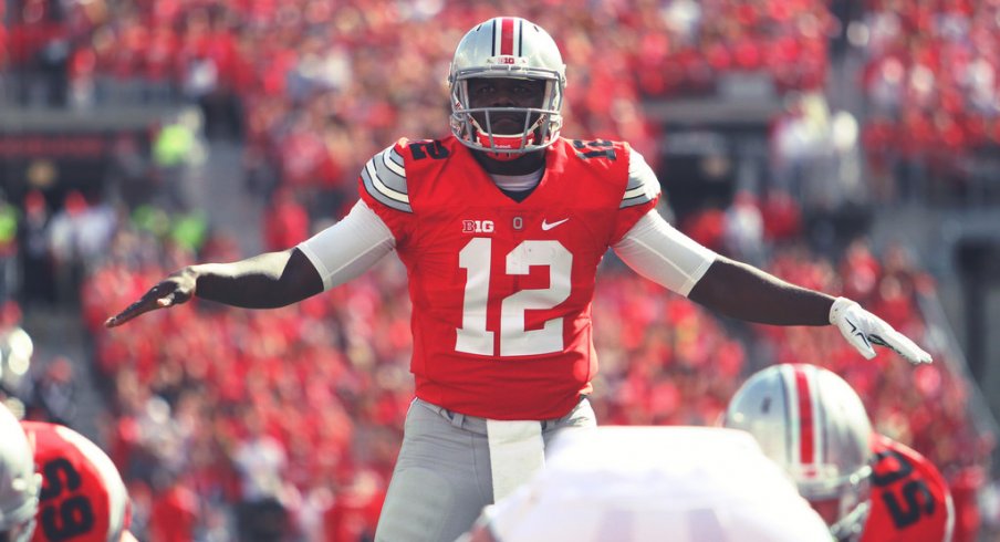 Cardale Jones takes a snap.