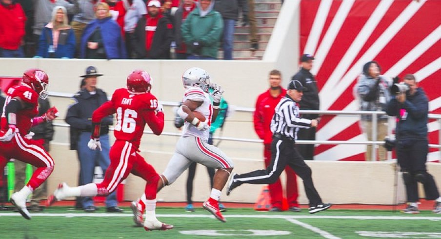 Ezekiel Elliott laying the wood to Indiana.