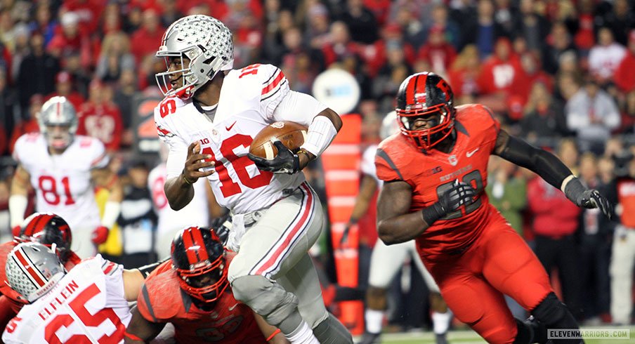 J.T. Barrett carries the ball vs. Rutgers.