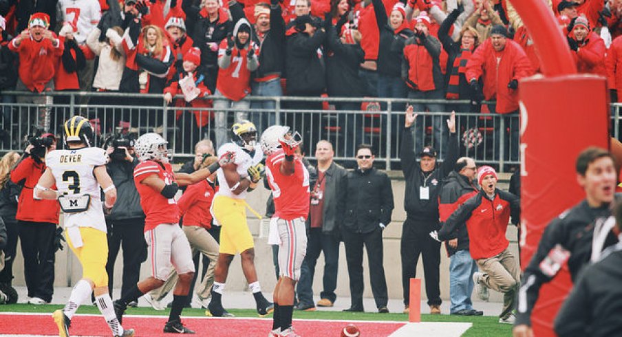 Darron Lee celebrates a 2014 Michigan win with the pulsating heart of Michigan. 