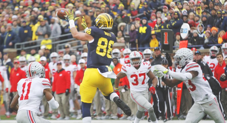 Jake Butt hauls in a pass against Ohio State. 