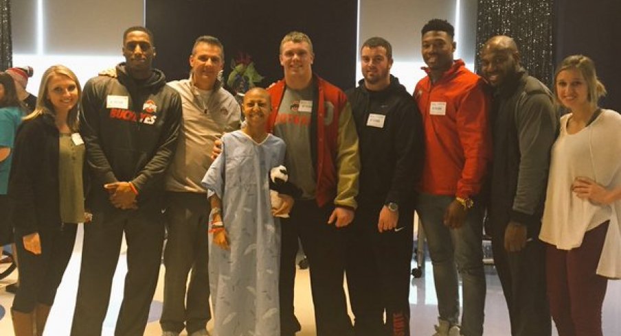 Mike Thomas, Urban Meyer, Pat Elflein, Jacoby Boren and Joshua Perry stop by Nationwide Hospital.