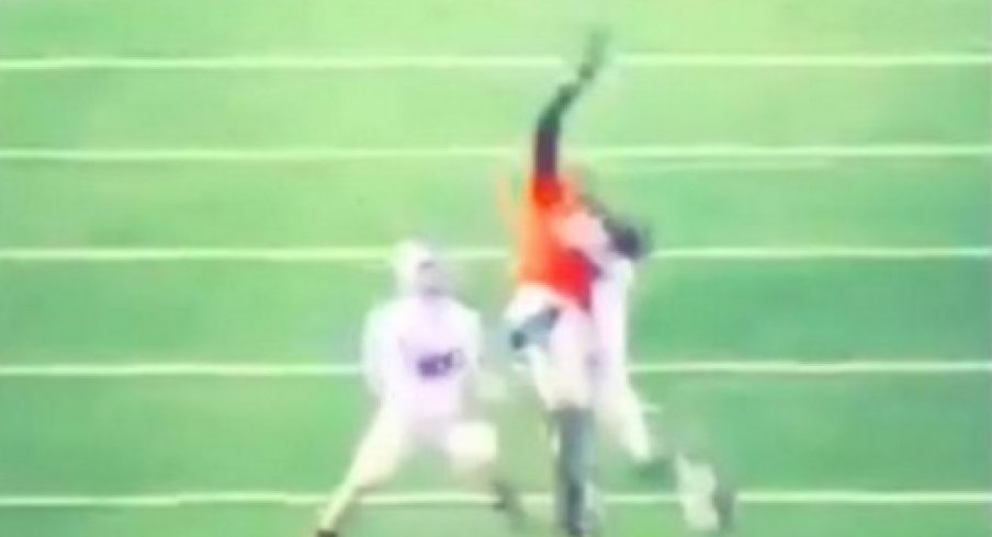 Jeff Greene makes insane one-handed grab look easy