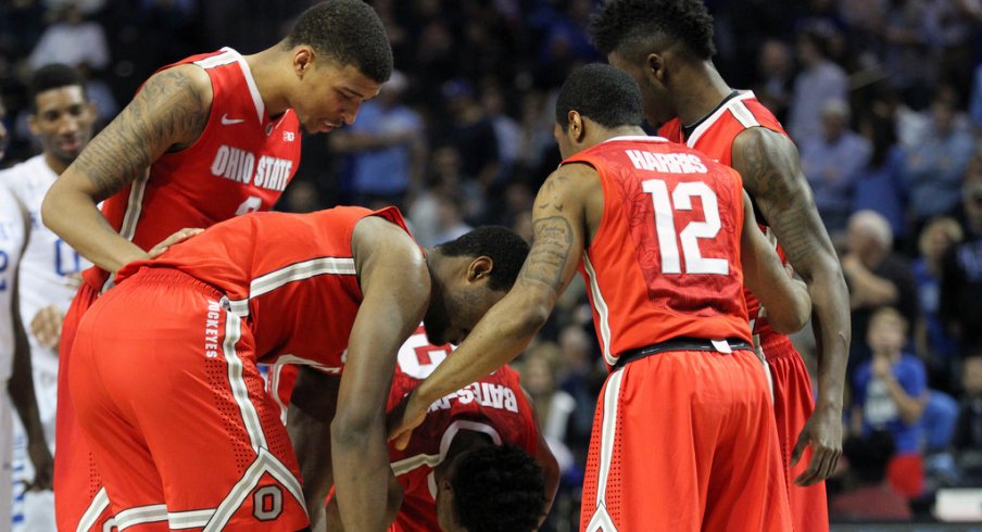 Ohio State huddles against Kentucky.