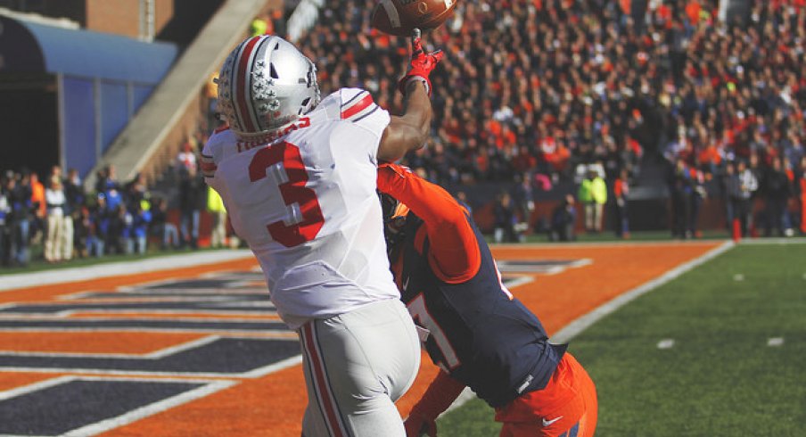 Mike Thomas makes a touchdown against Illinois.