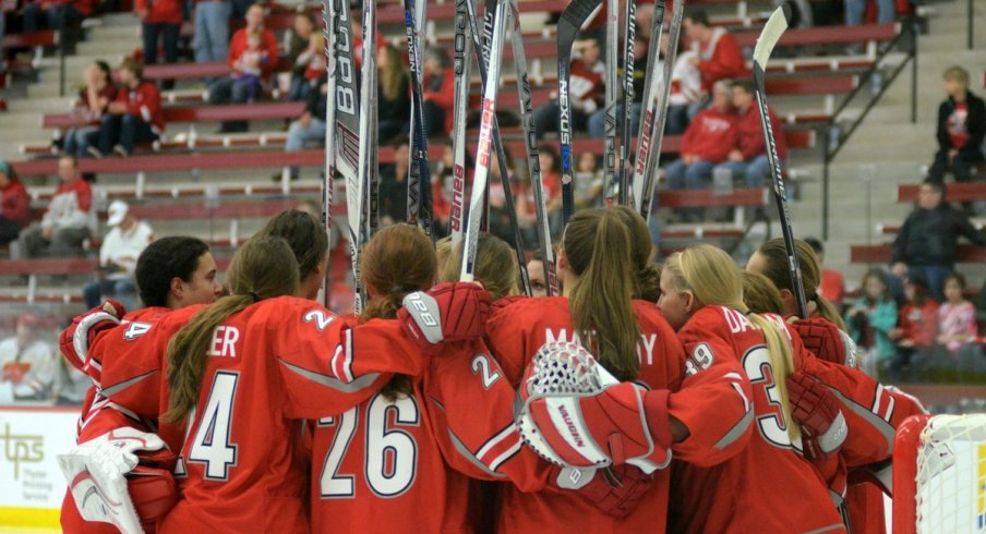 Ohio State women's hockey players huddle up before the opening faceoff.
