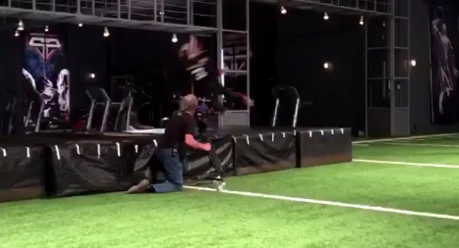 Mike Thomas makes ridiculous one handed catch.