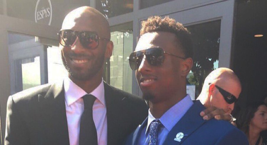 Eli Apple posing with Kobe Bryant on the red carpet of the ESPYs