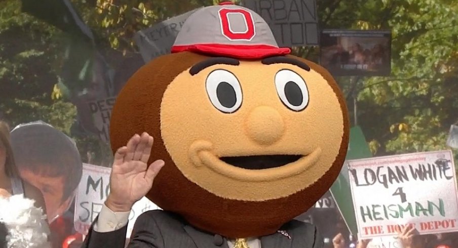 Lee Corso picks Ohio State on the set of ESPN College GameDay.