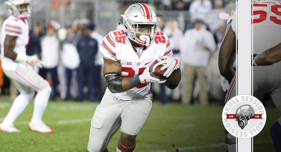 Mike Weber runs the ball towards the October 25th 2016 Skull Session.