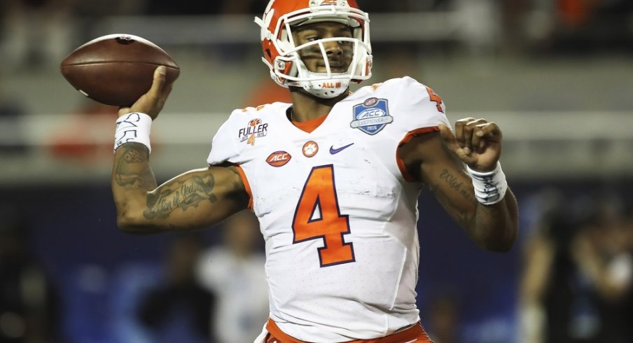 Clemson quarterback Deshaun Watson wins 2016 Johnny Unitas Golden Arm Award.