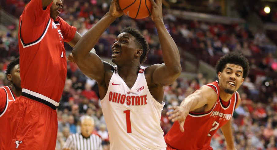 Ohio State's Jae'Sean Tate scores inside against Youngstown State. 