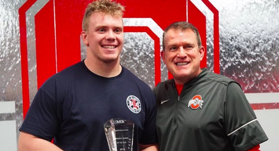 Ohio State lineman Pat Elflein and Ed Warinner pose with Elflein's Big Ten trophy.