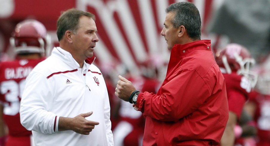 Kevin Wilson speaks with Urban Meyer in 2015. 