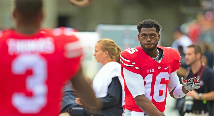 J.T. Barrett warms up with Michael Thomas, 2015