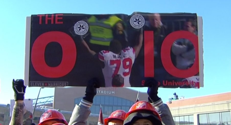 Eleven Warriors sign at College GameDay