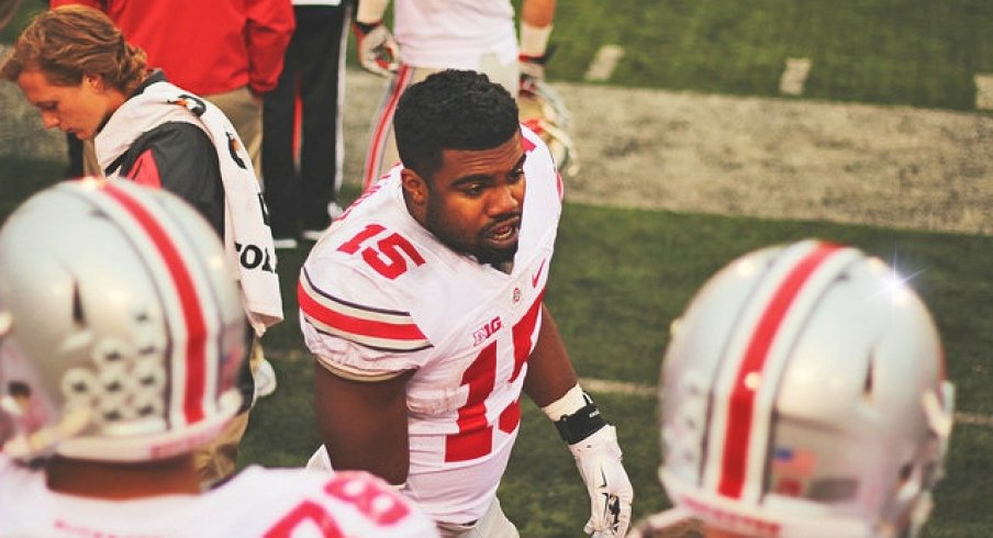 zeke elliott encouraging his offensive line in Bloomington, 2015