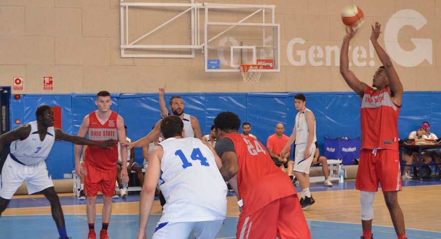 Kaleb Wesson shoots a free throw.