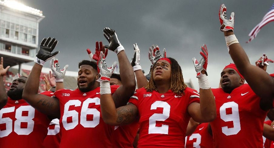 Ohio State players sing Carmen Ohio after beating Oregon State