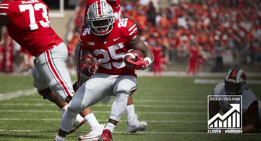 Ohio State Buckeyes running back Mike Weber (25) runs the ball against the Oregon State Beavers in the first half at Ohio Stadium.