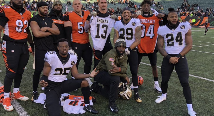 Buckeyes posing after game