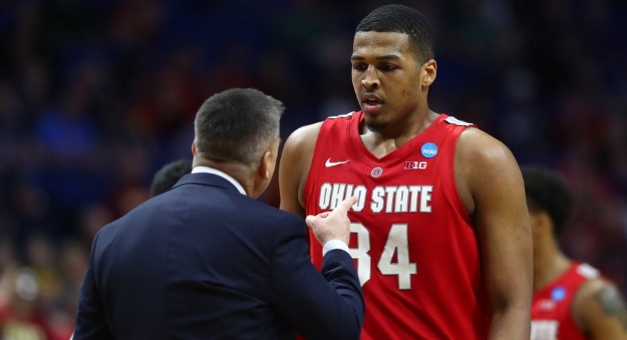 Chris Holtmann coaches up Kaleb Wesson.