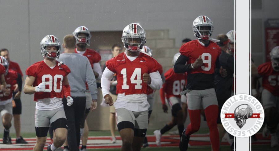 The wide receivers are jogging into today's Skull Session.