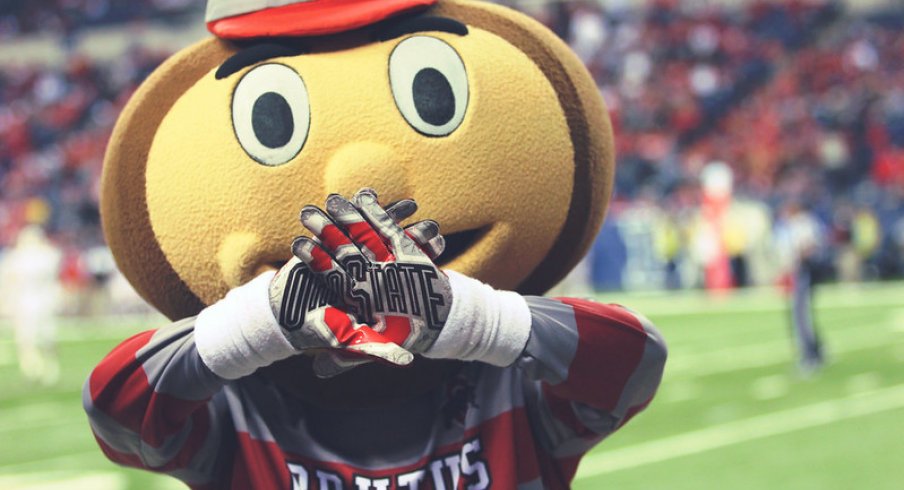 Brutus shows off the Ohio State hands.