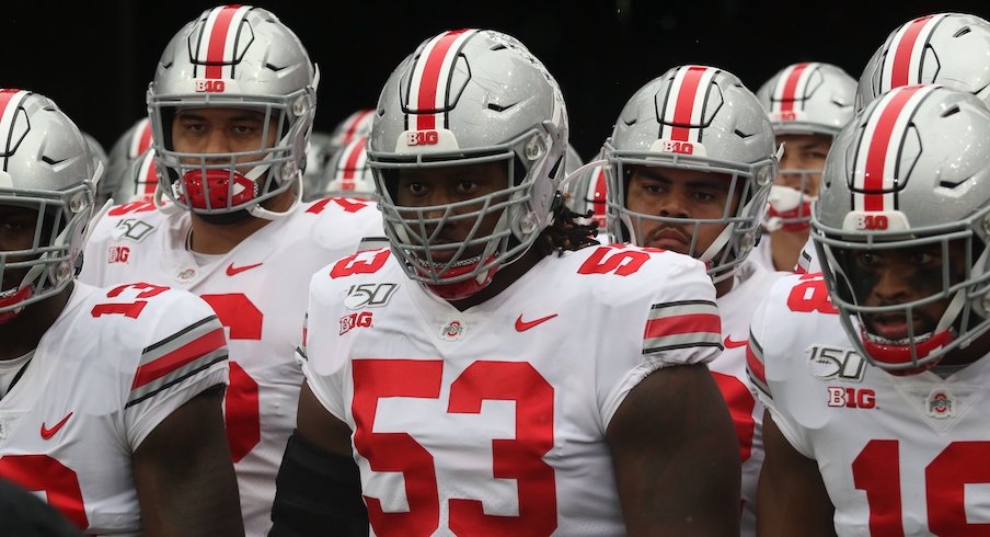 Ohio State players line up to run out of the tunnel.
