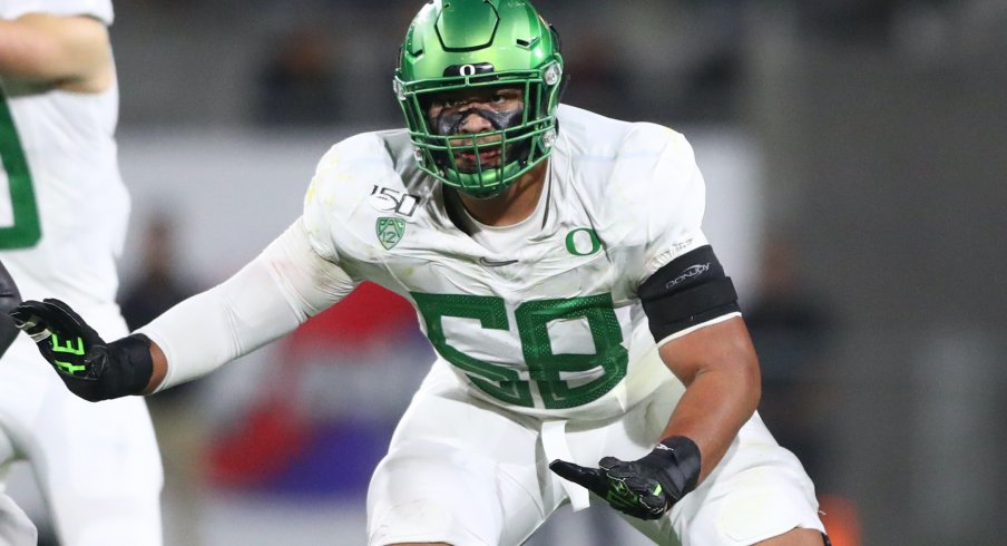 Outland Trophy winner Penei Sewell anchors Oregon's offense 