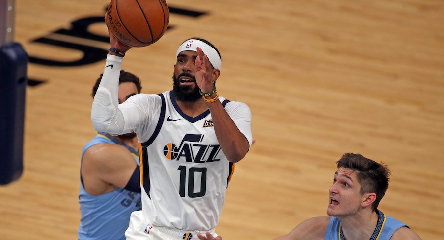 Mike Conley agrees to stay with Memphis Grizzlies