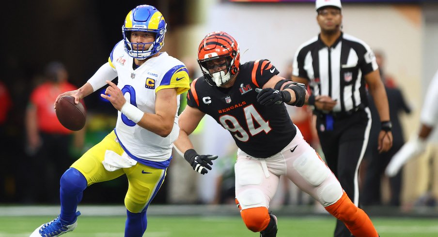 Sam Hubbard chases Matthew Stafford