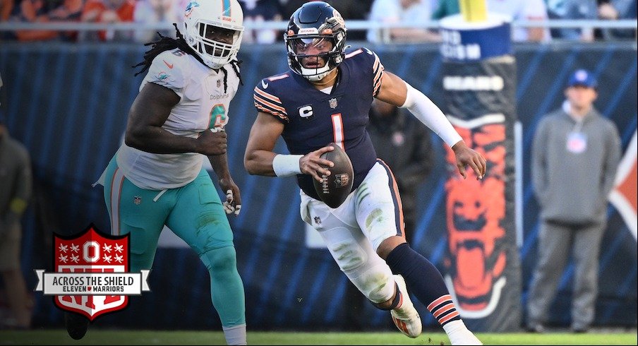 Justin Fields running against the Miami Dolphins