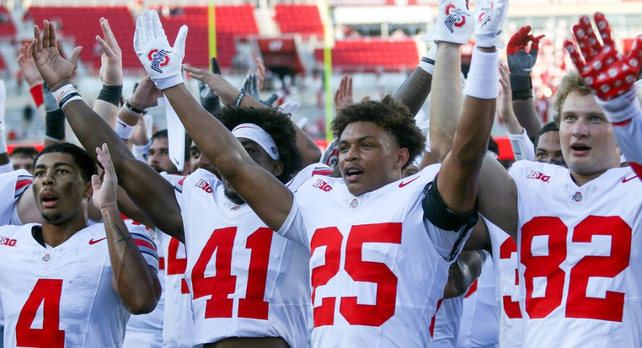 Ohio State celebrates after beating the Indiana Hoosiers