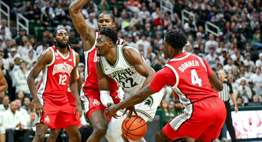 Felix Okpara and Dale Bonner playing defense