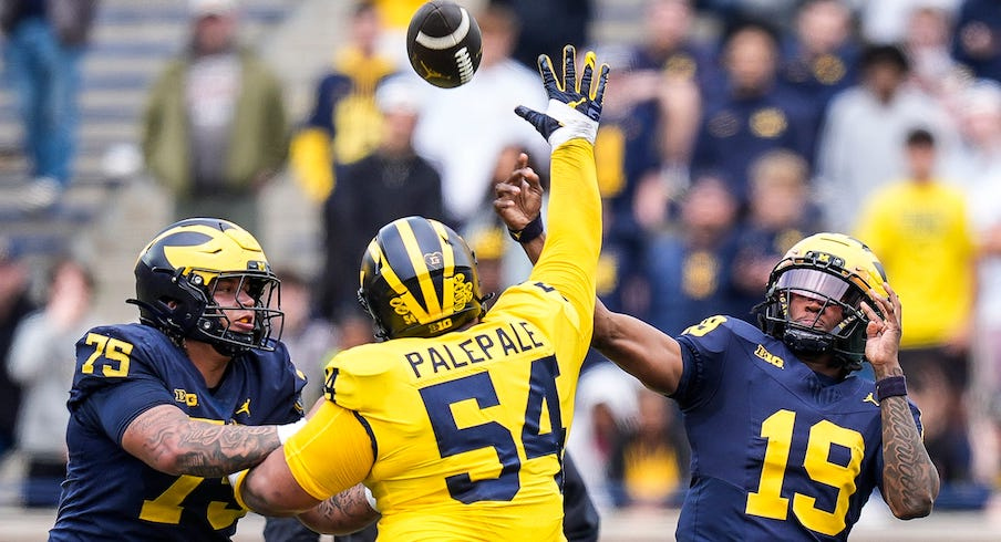 Bryce Underwood throwing a pass in Michigan’s spring game