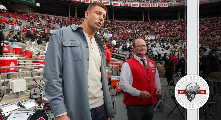Rob Gronkowski and Jeff Svoboda recreating their iconic photo before the 2025 Ohio State/Texas game at Ohio Stadium