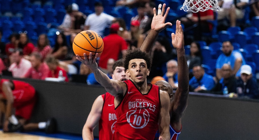 Justin Pippen driving to the basket in Puerto Rico